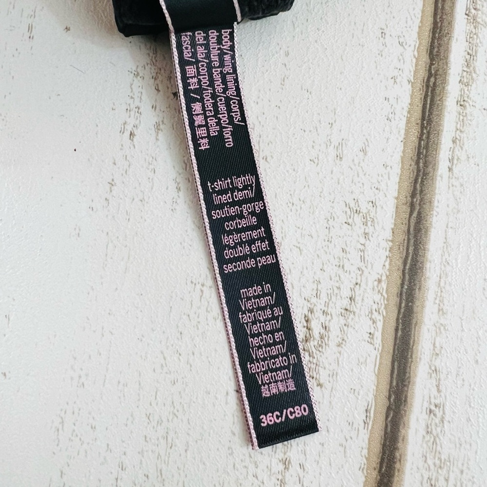 36C Victoria’s Secret T-Shirt Lightly Lined Demi Bra Black Logo Straps - Picture 7 of 7
